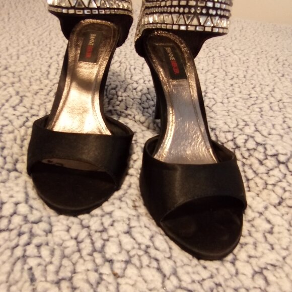 Jeanne Beker heels - Picture 2 of 4